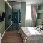 Green Apartment 地拉那
