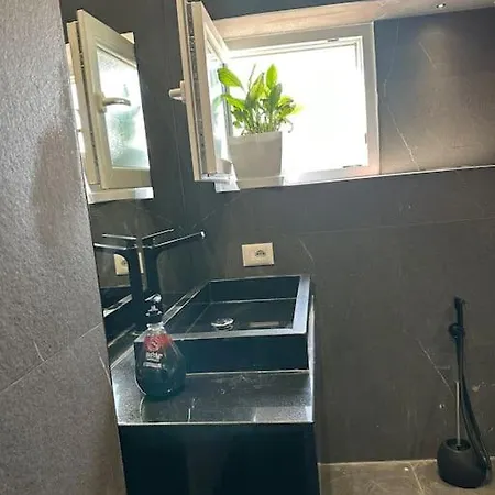 Green Apartment * Tiran